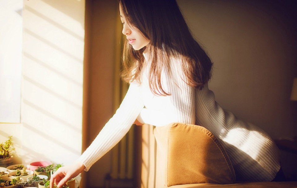 如果你不能飞，那就奔跑;如果不能奔跑，那就行走;如果不能行走，那就爬行;但无论你做什么，都要保持前行的方向。